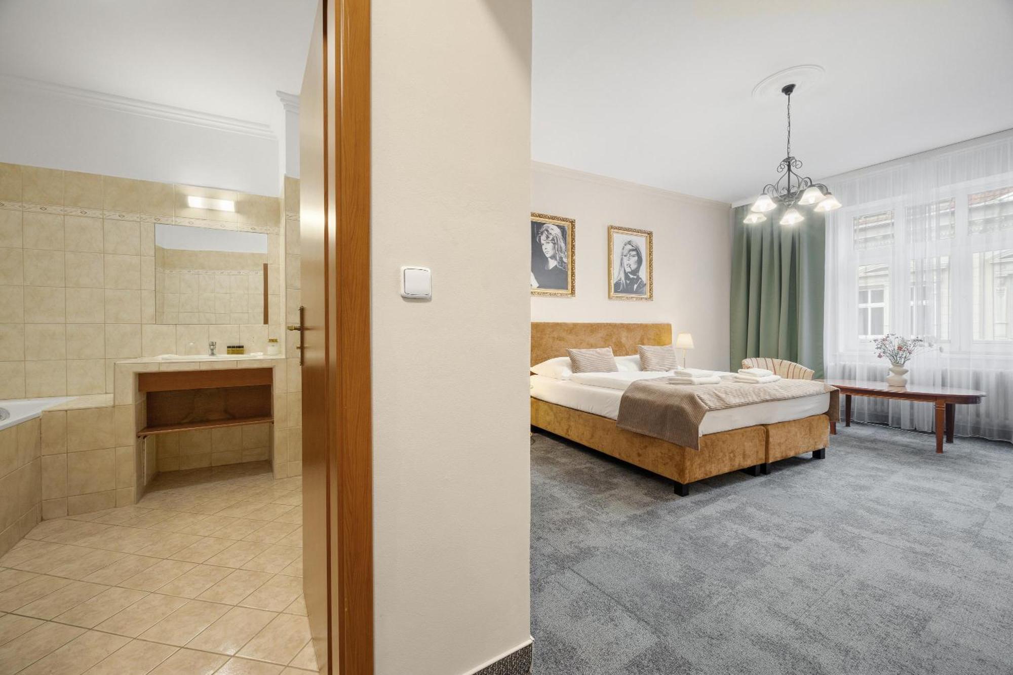 Hotel Reverie - Dependance, Check-In At Metropolitan Star Bratislava Extérieur photo