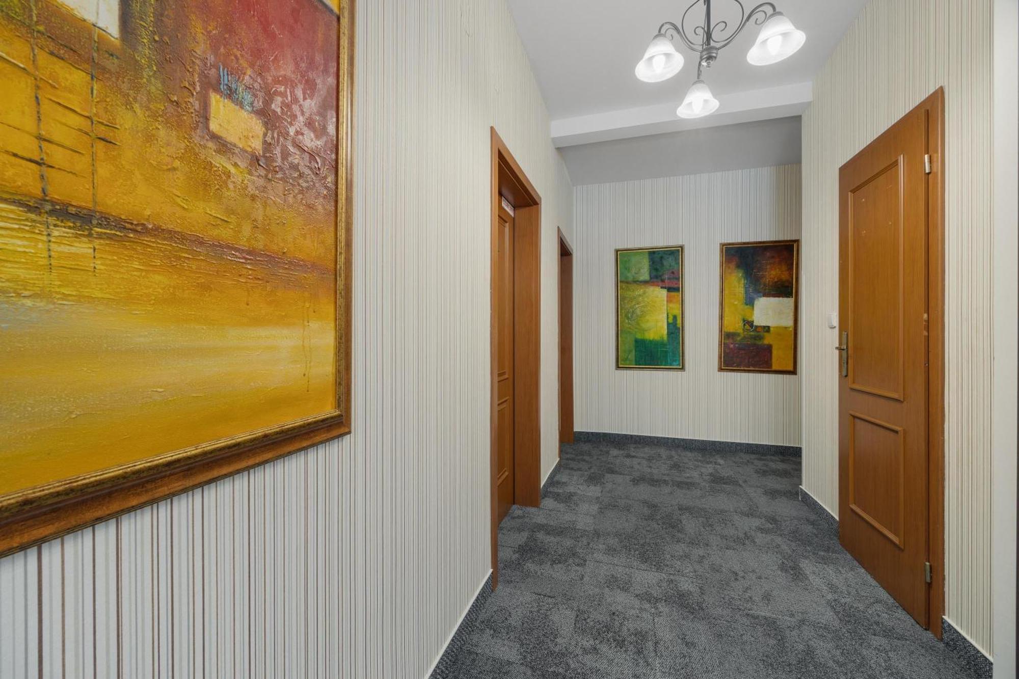Hotel Reverie - Dependance, Check-In At Metropolitan Star Bratislava Extérieur photo