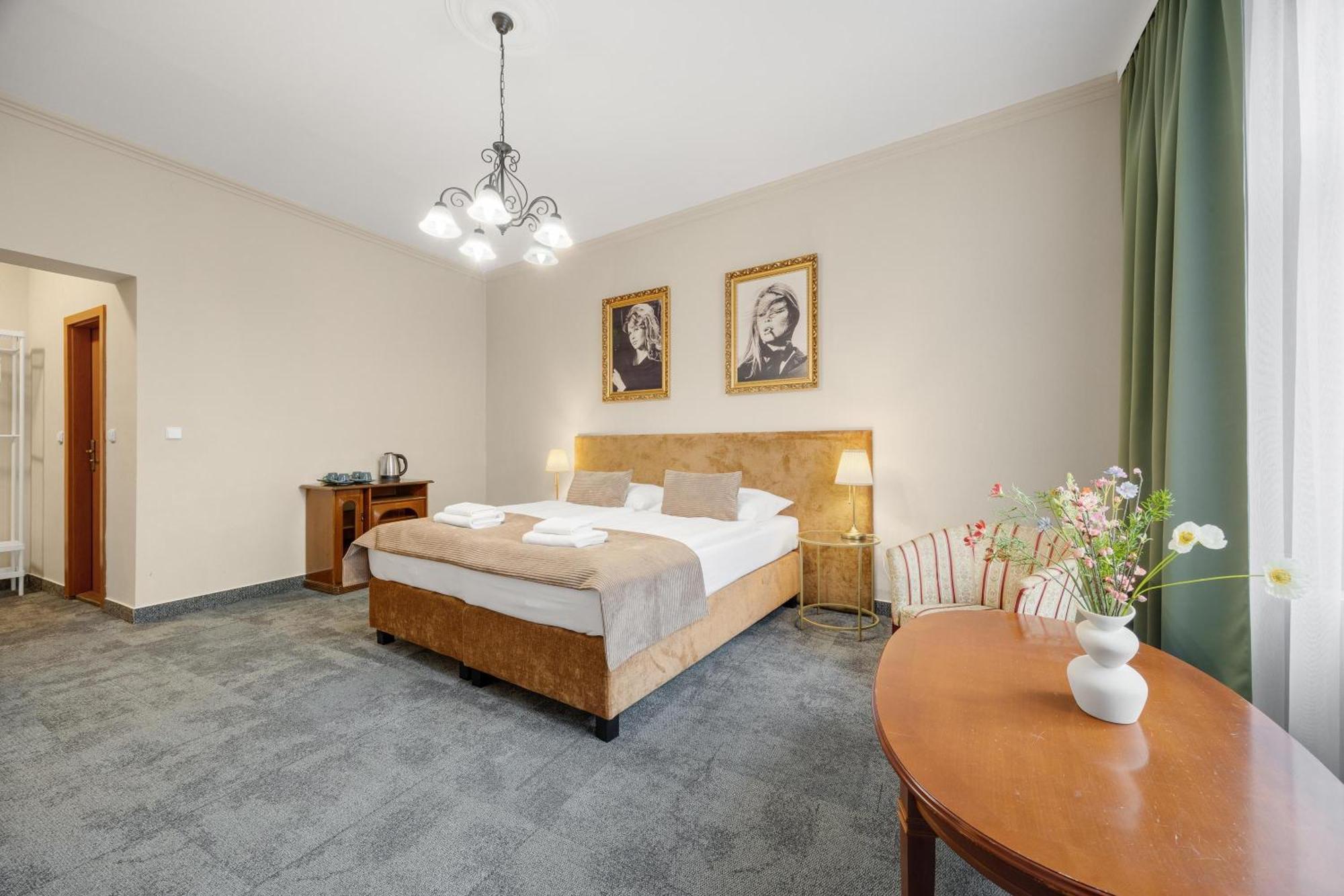 Hotel Reverie - Dependance, Check-In At Metropolitan Star Bratislava Extérieur photo