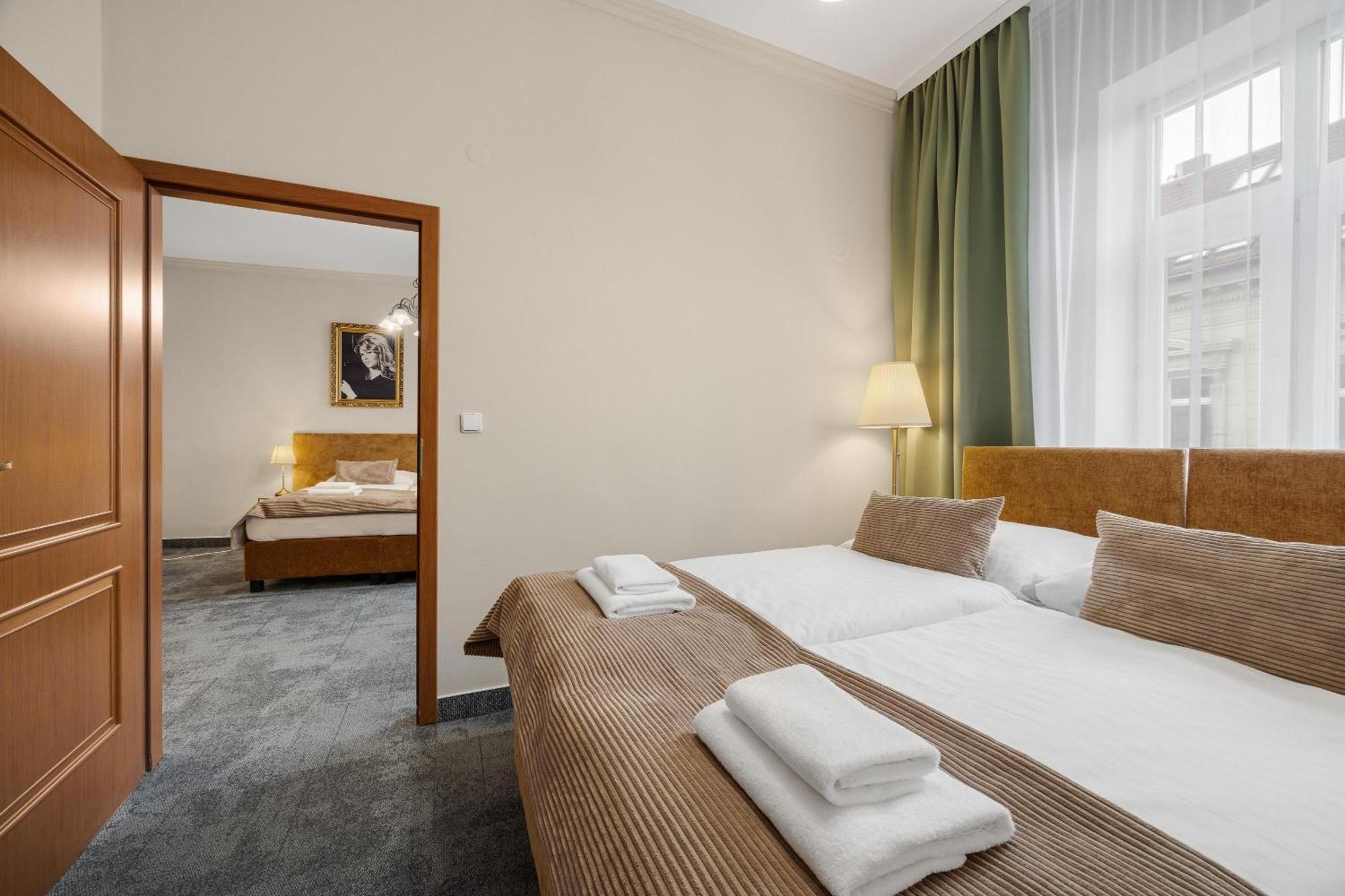 Hotel Reverie - Dependance, Check-In At Metropolitan Star Bratislava Extérieur photo