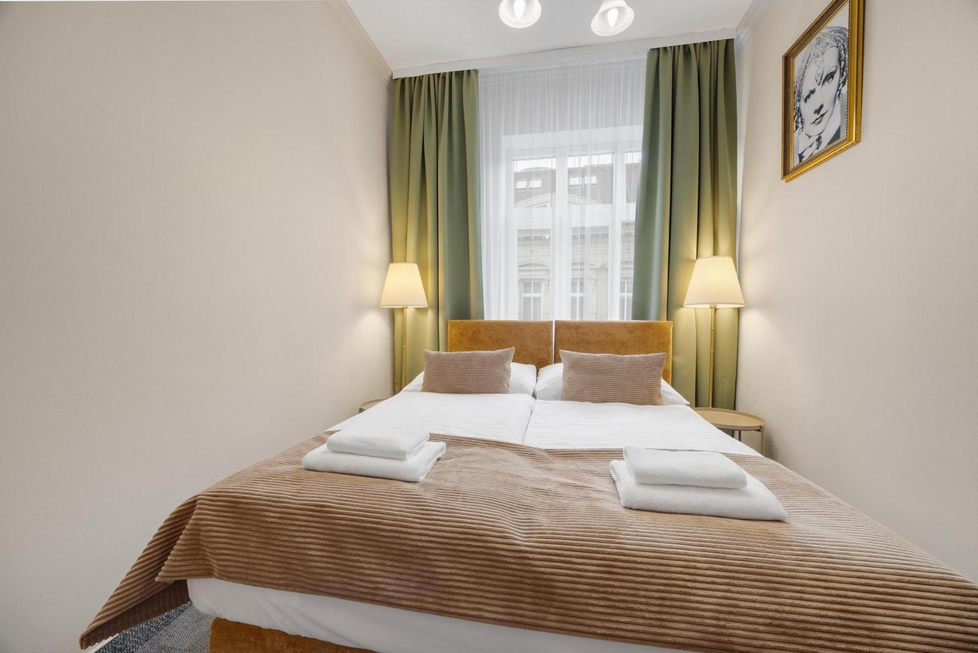 Hotel Reverie - Dependance, Check-In At Metropolitan Star Bratislava Extérieur photo