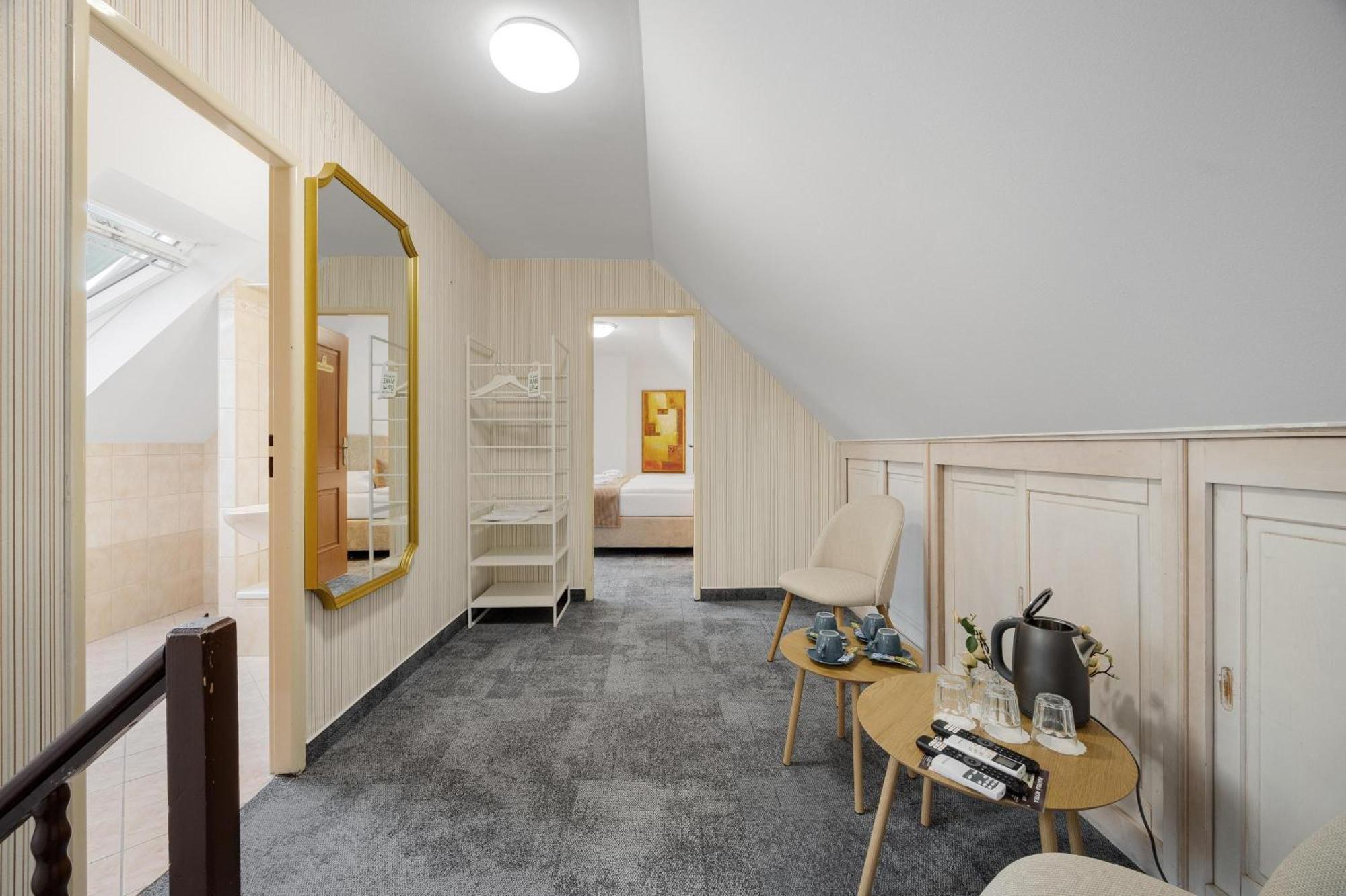 Hotel Reverie - Dependance, Check-In At Metropolitan Star Bratislava Extérieur photo