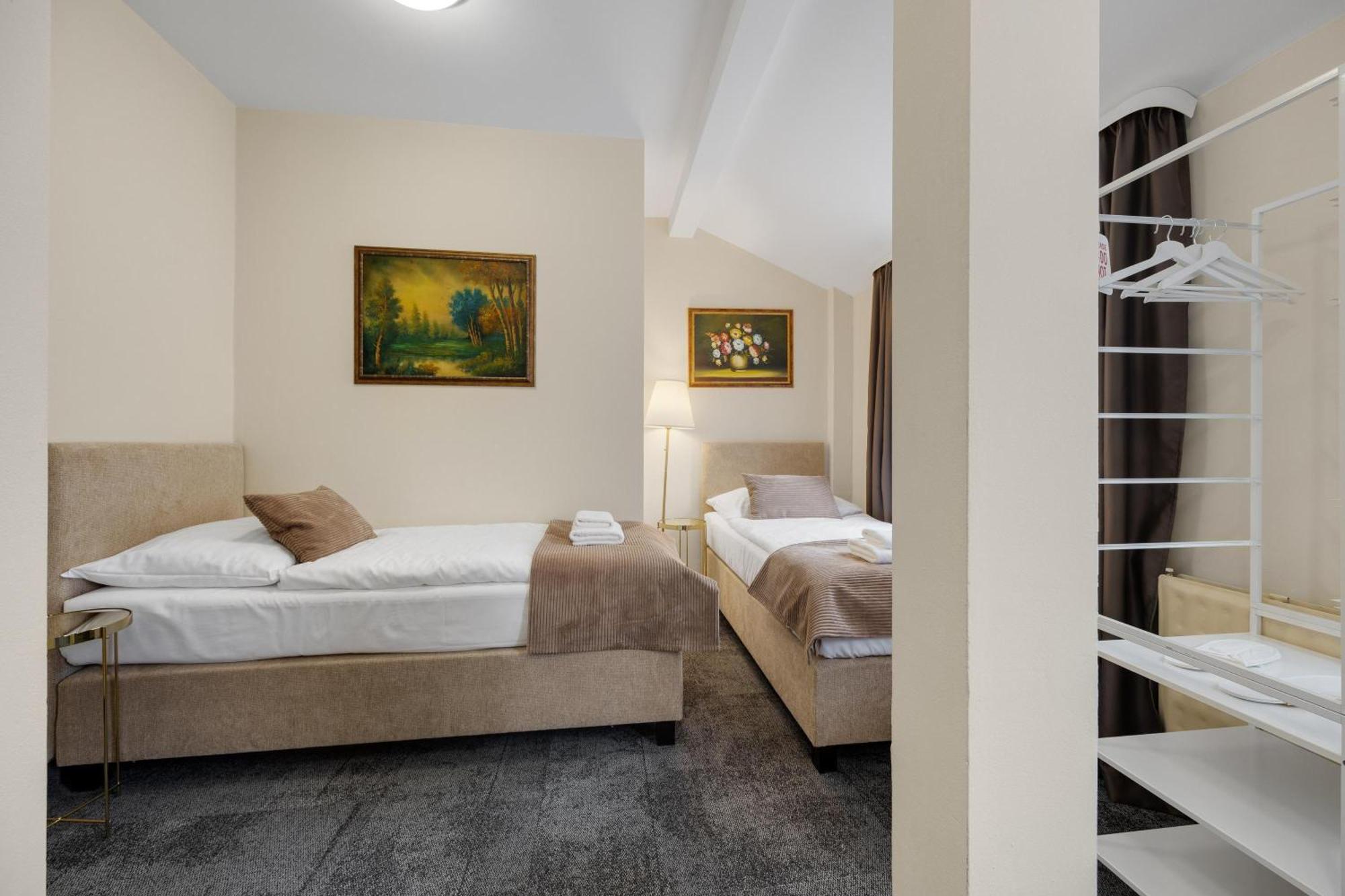 Hotel Reverie - Dependance, Check-In At Metropolitan Star Bratislava Extérieur photo