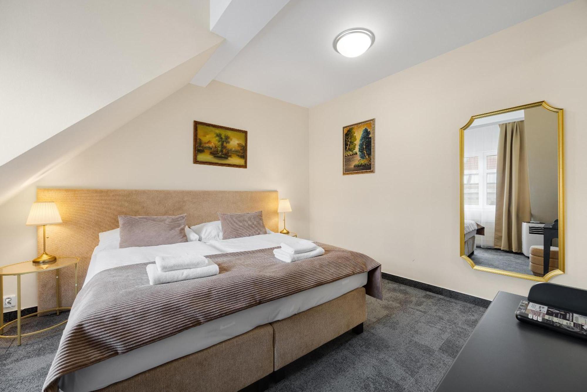 Hotel Reverie - Dependance, Check-In At Metropolitan Star Bratislava Extérieur photo