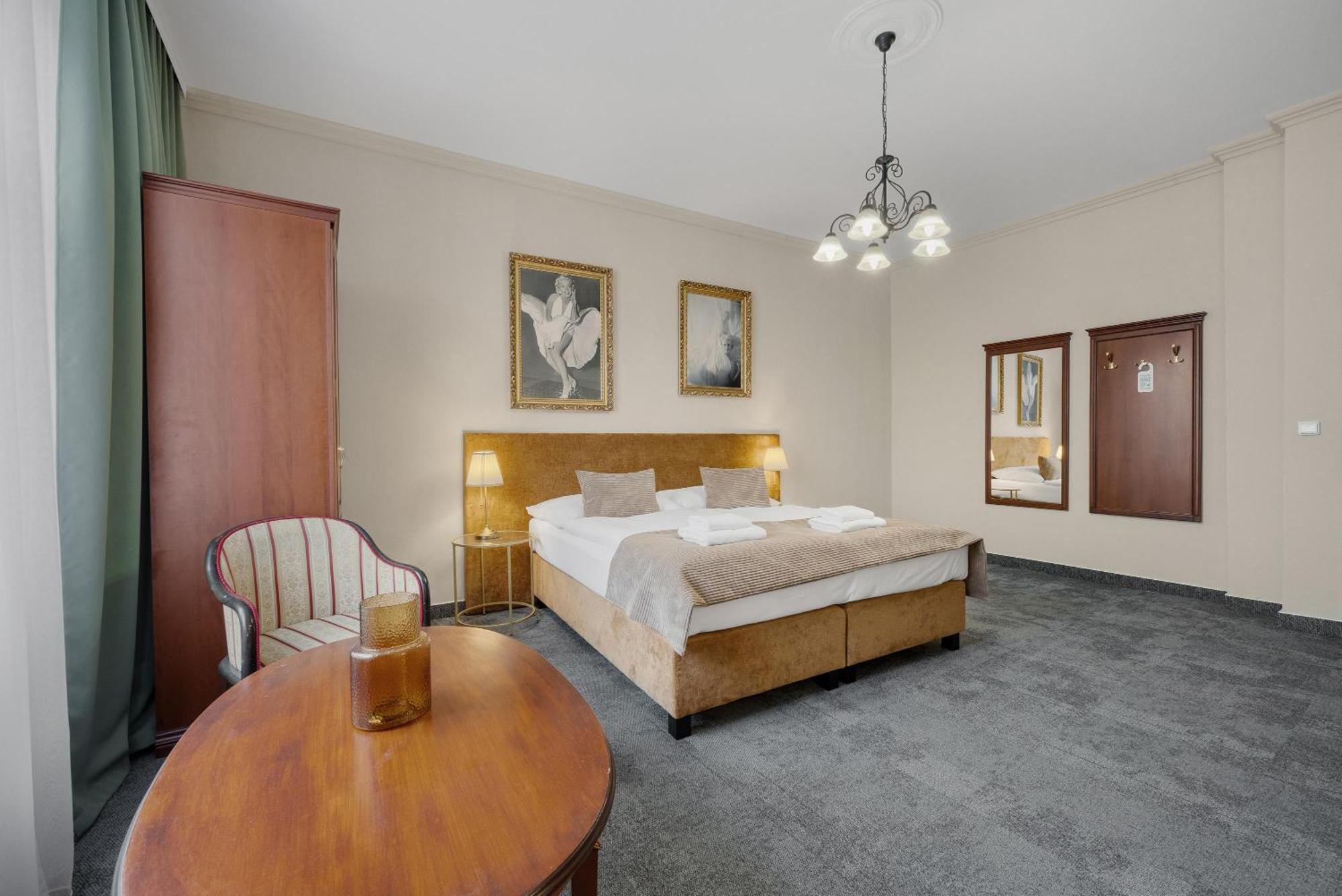 Hotel Reverie - Dependance, Check-In At Metropolitan Star Bratislava Extérieur photo