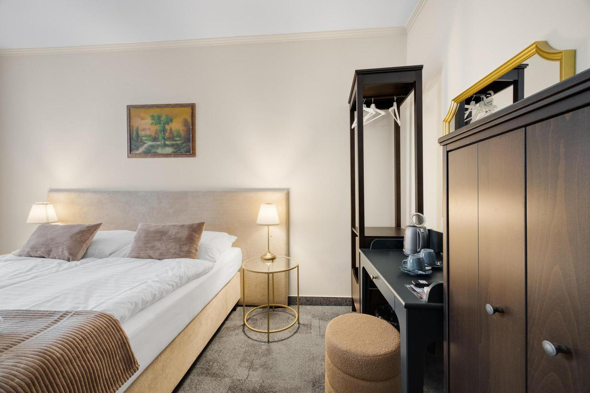 Hotel Reverie - Dependance, Check-In At Metropolitan Star Bratislava Extérieur photo