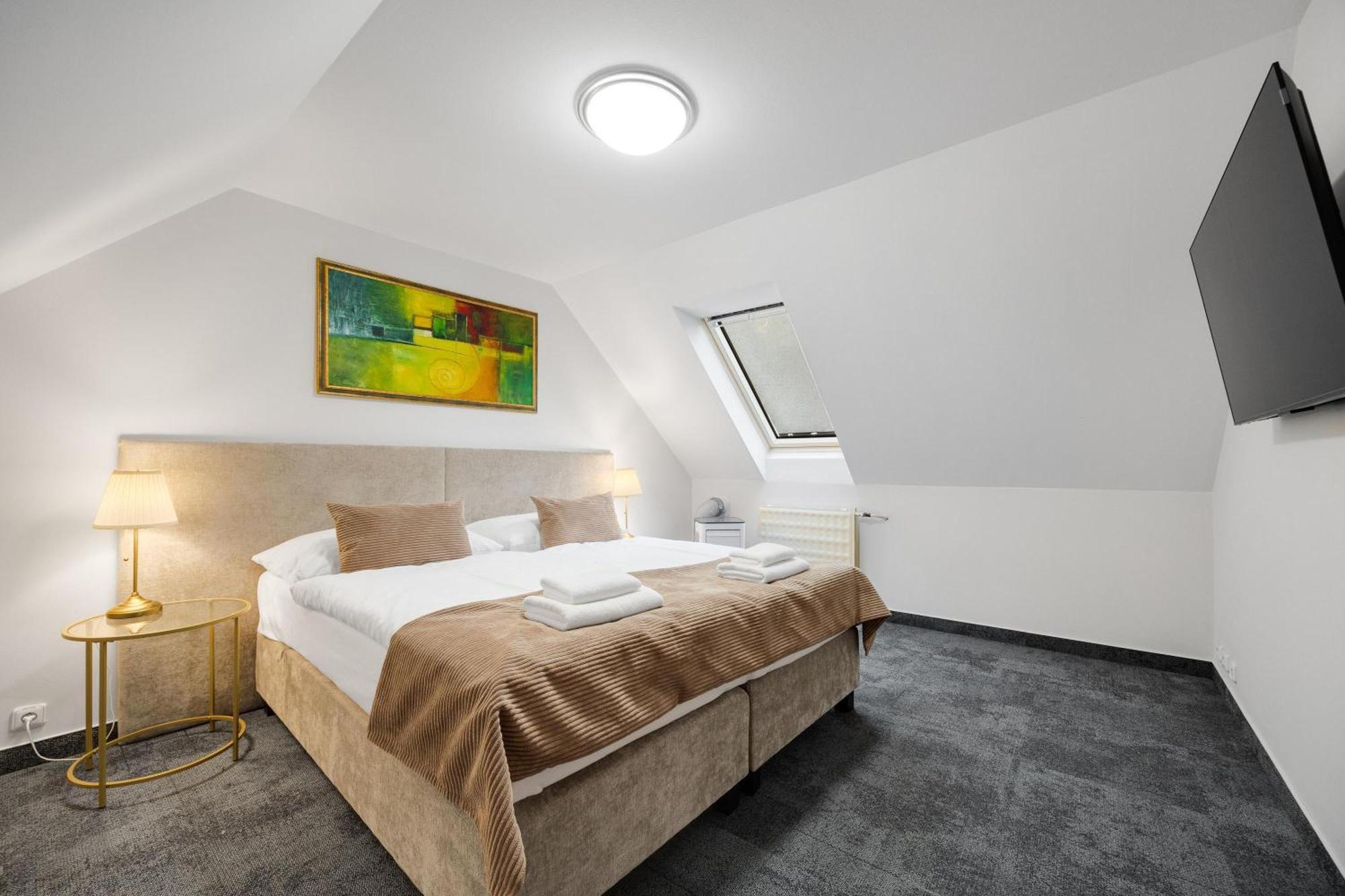 Hotel Reverie - Dependance, Check-In At Metropolitan Star Bratislava Extérieur photo