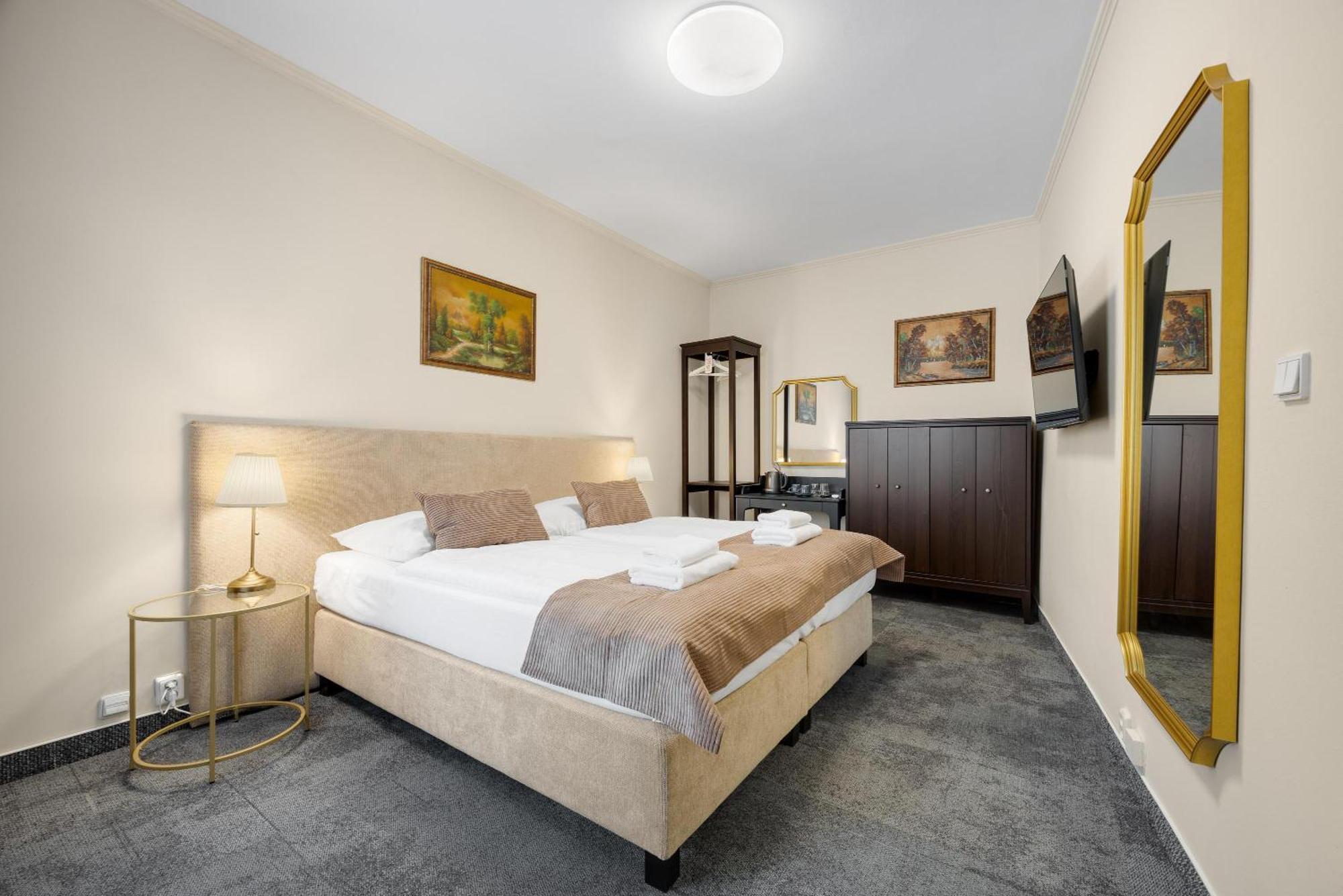 Hotel Reverie - Dependance, Check-In At Metropolitan Star Bratislava Extérieur photo