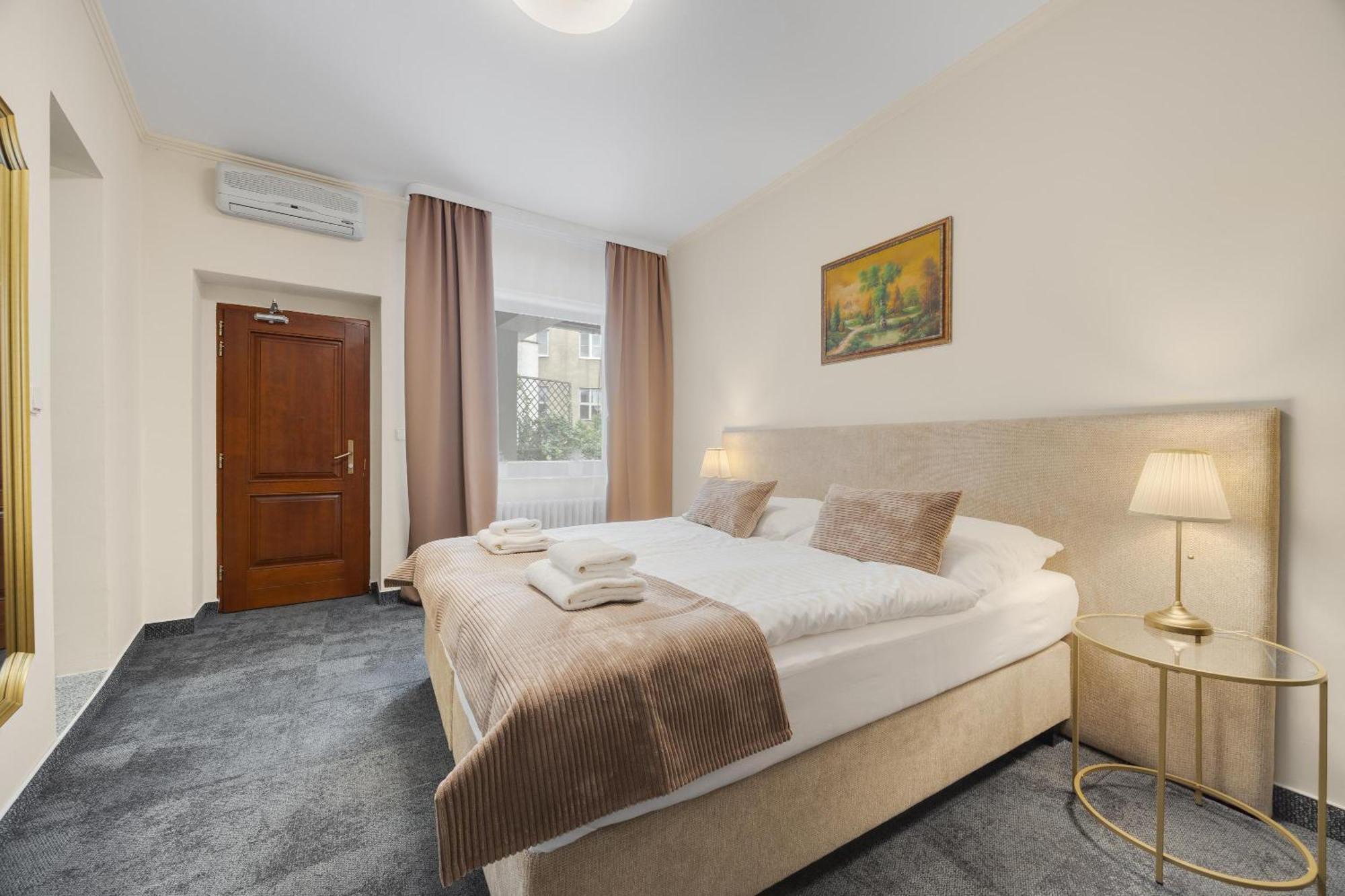 Hotel Reverie - Dependance, Check-In At Metropolitan Star Bratislava Extérieur photo